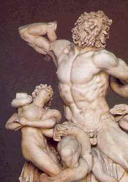 Laocoonte e uno dei suoi figli mentre vengono strangolati da serpenti