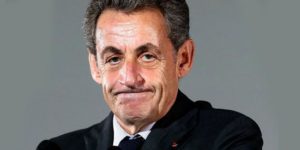 Sarkozy: andrebbe processato per i bombardamenti criminali della Libia